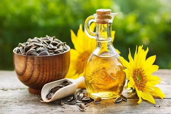 Cách Sử Dụng Dầu Ăn Hoa Hướng Dương Trong Nấu Ăn 16 Cẩn thận khi chiên rán