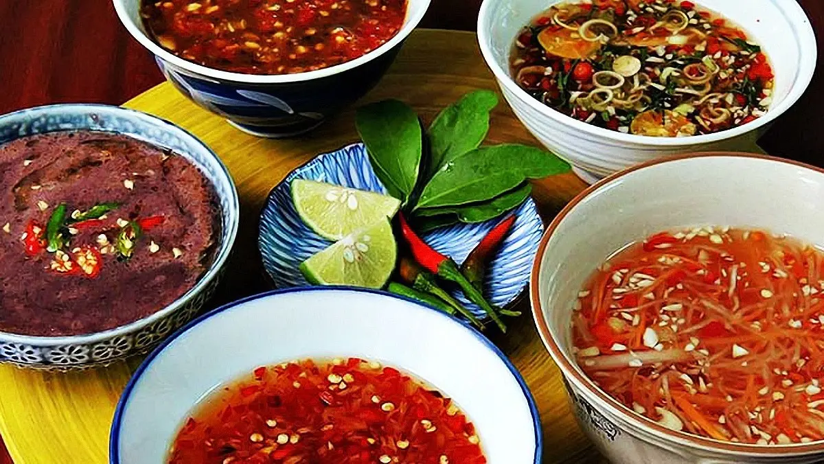 Nước Mắm Truyền Thống - Vị ngon không thể cưỡng 14 Trong ẩm thực người Việt nước mắm không thể thiếu trong các bữa ăn