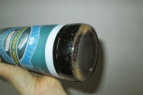Các loại nước mắm – Kiến thức bạn cần biết 20 Kiểm tra cặn lắng dưới đáy chai