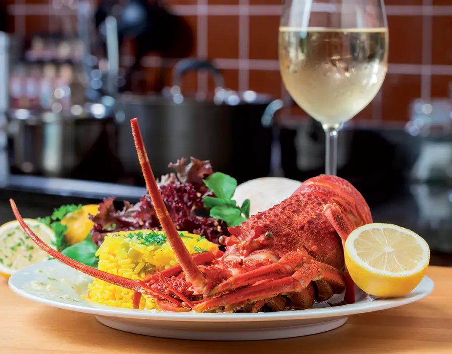 Rượu Vang Chile – Hương Vị Tinh Tế Từ Xứ Sở Nam Mỹ 18 Kết Hợp Rượu Vang Chile Với Món Ăn